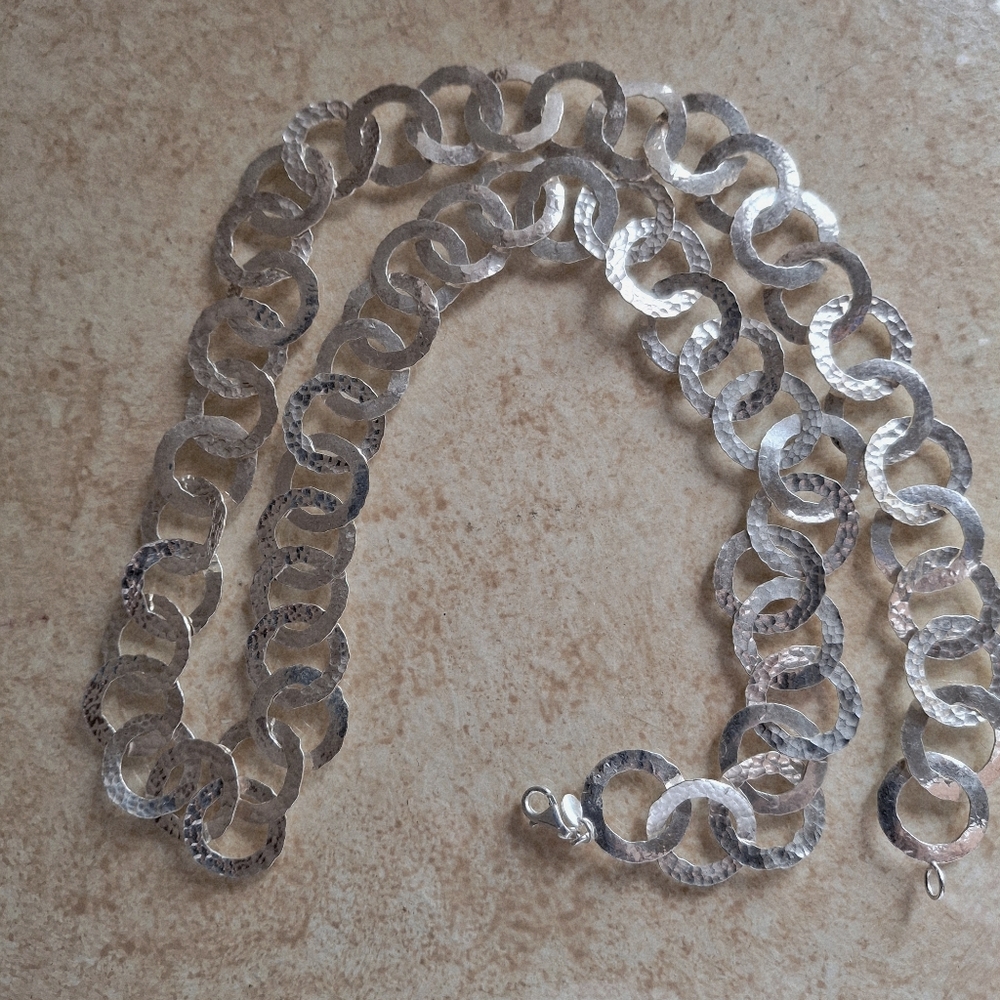 Elegant Hammered Interlocking Links Necklace In 9… - image 3